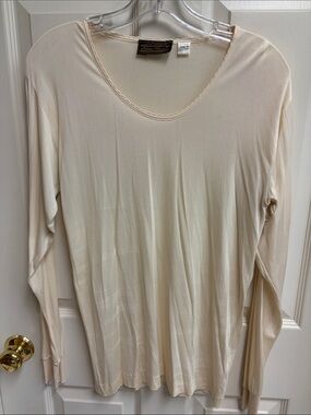 “Eddie Bauer” 100% SILK Cream Long-Sleeve Scoop Neck Tee